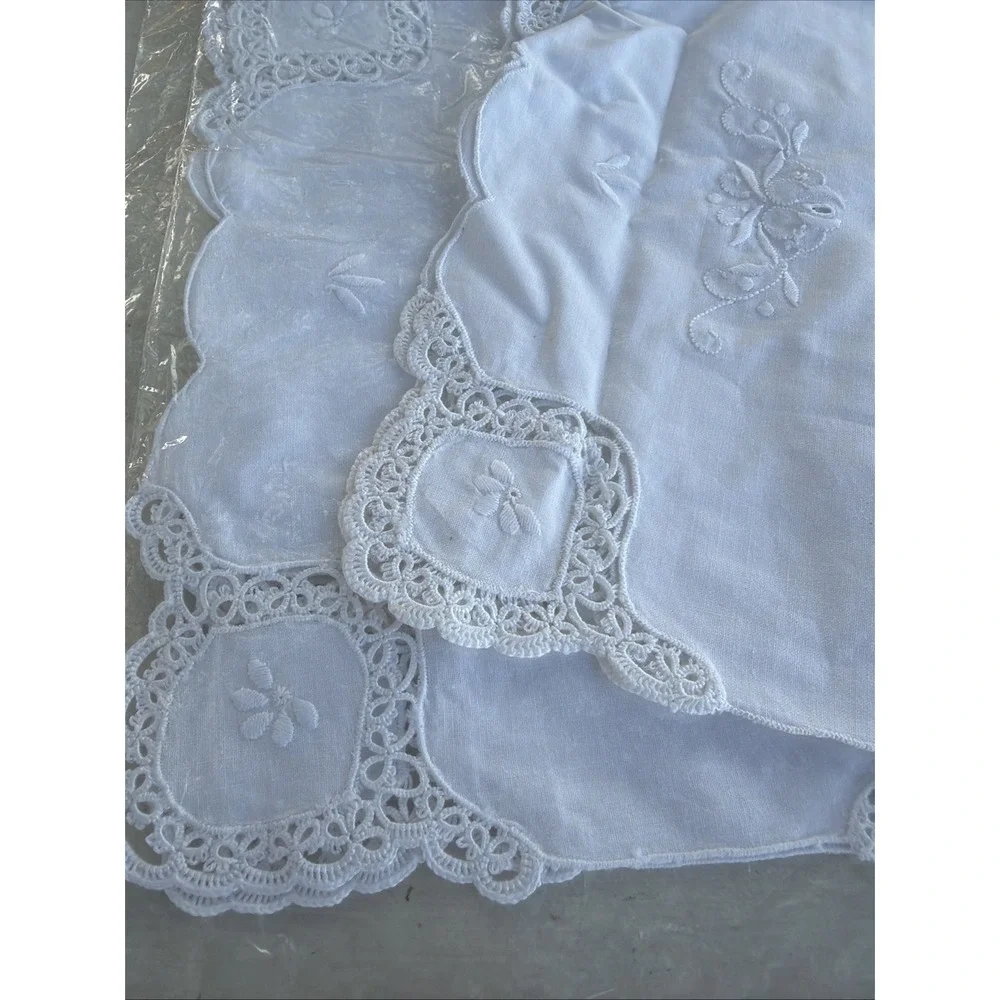 NIP VTG Cotton Embroidered White Battenberg Lace Placemats Scalloped Edges (6)